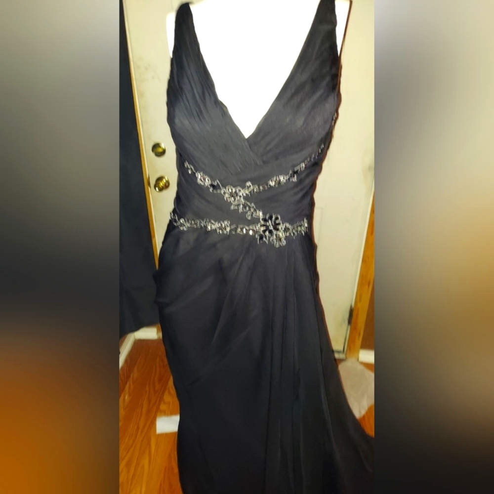 Enzoani Beautiful Floor Length Gown Style E4 Black in Diff Sizes even Plus